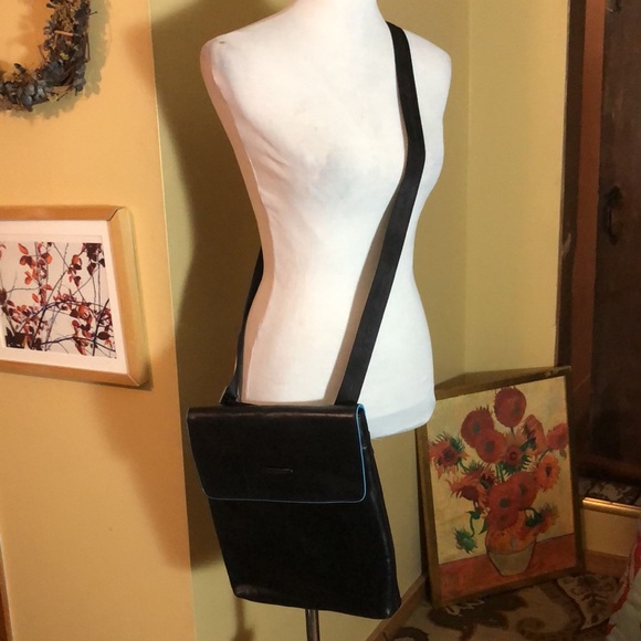 PIQUADRO Urban Cross-Body 100% Leather Black Turquoise iPad Tote 3-Sect $239 NEW - Picture 4 of 16